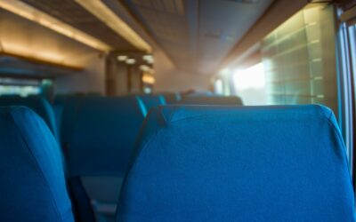 Transport na wycieczce szkolnej – autokar, pociąg czy bus?