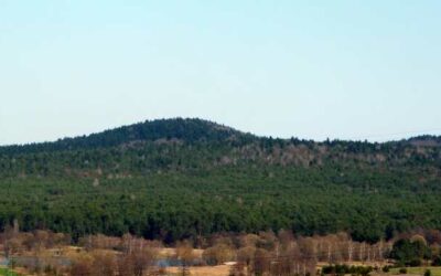 Wycieczka szkolna na Świętokrzyskie – geologia, legendy i przyroda
